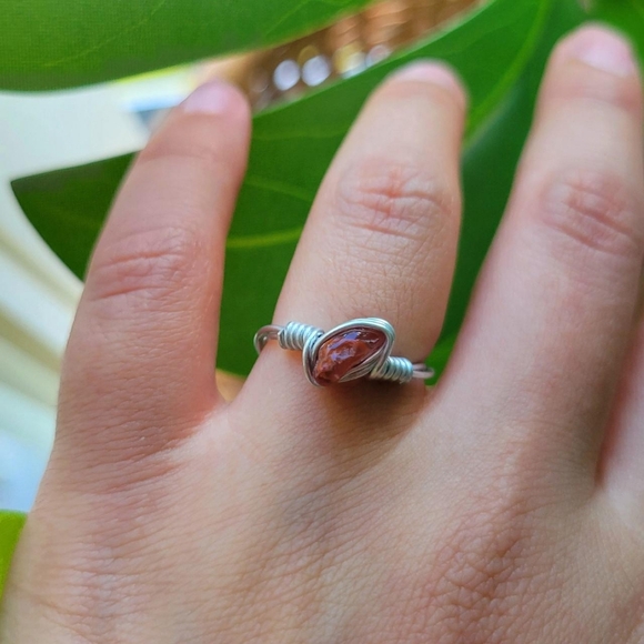 Dainty Silver Stone Wire Ring, size 5.75 - Picture 3 of 8